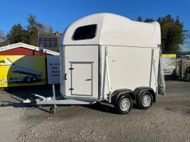 Pegasus - Pferdeanhänger mit Sattelkammer